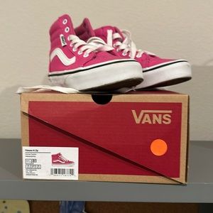 Worn a couple of times. In very good condition. High top. Pink size. 11Y